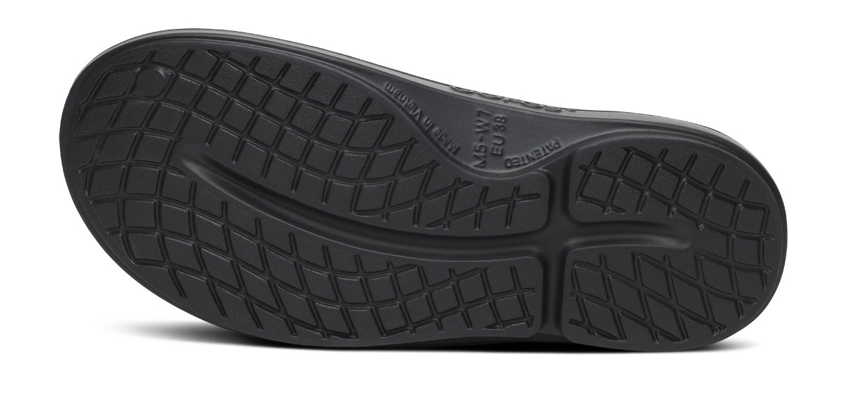 Women's OOcloog Luxe Clog - Champagne bottom view