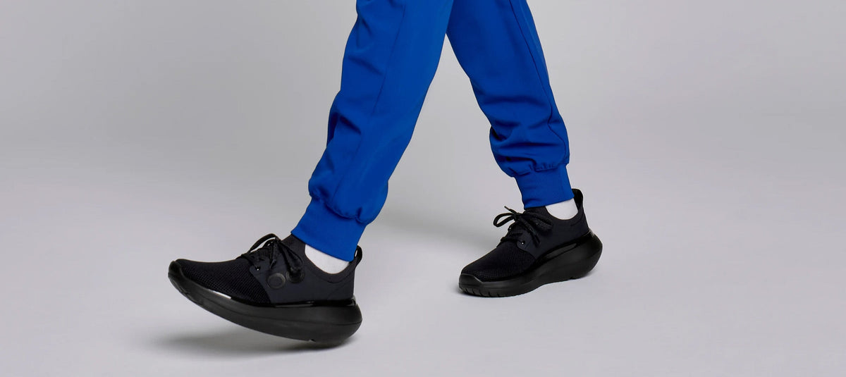 Model walking in studio wearing oomy stride black
