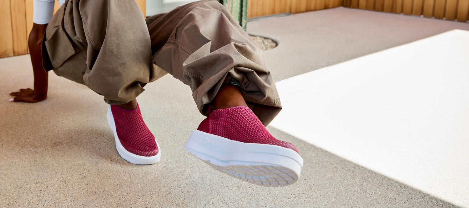 model sitting outside wearing oomega chukka rosebud