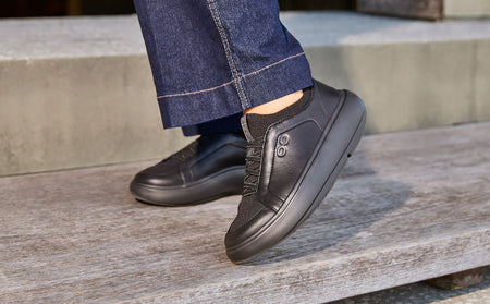 Women's OOmy Stride - Black – OOFOS