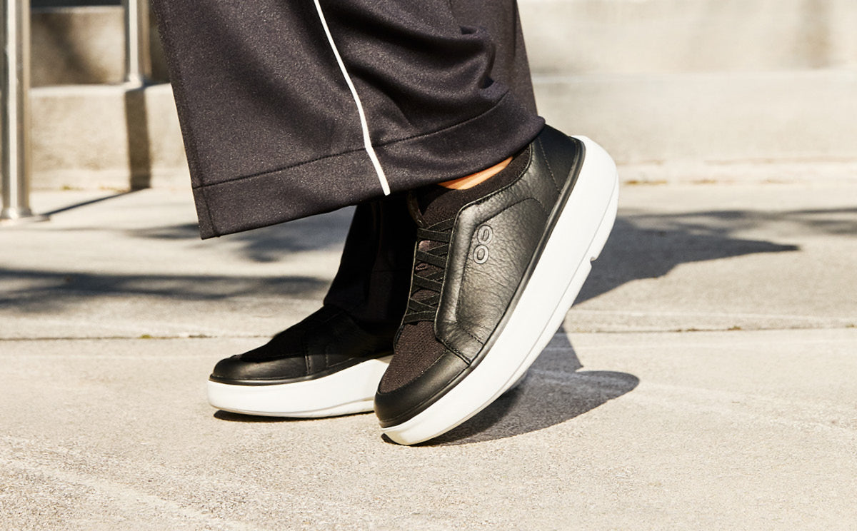 Women's Club+ White Black – OOFOS