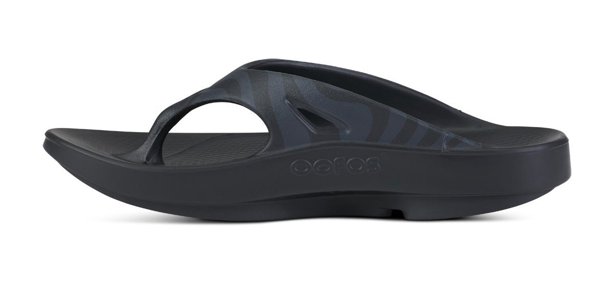 BAUER/OOFOS Men's OOriginal Sport Sandal – Black Asphalt medial view