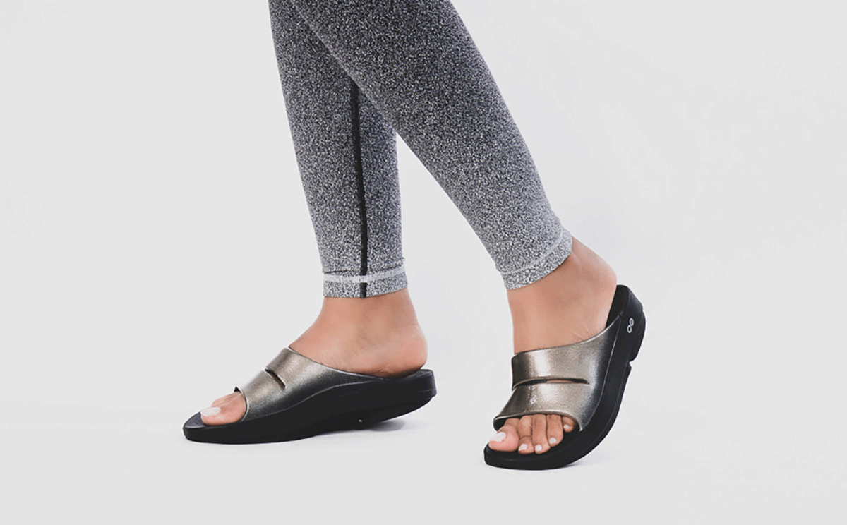 ■OOFOS■ OOAHH LUXE LATTE Elegant Luxe Latte 5002535493 Women's OOahh Luxe Latte Slide Sandal – OOFOS