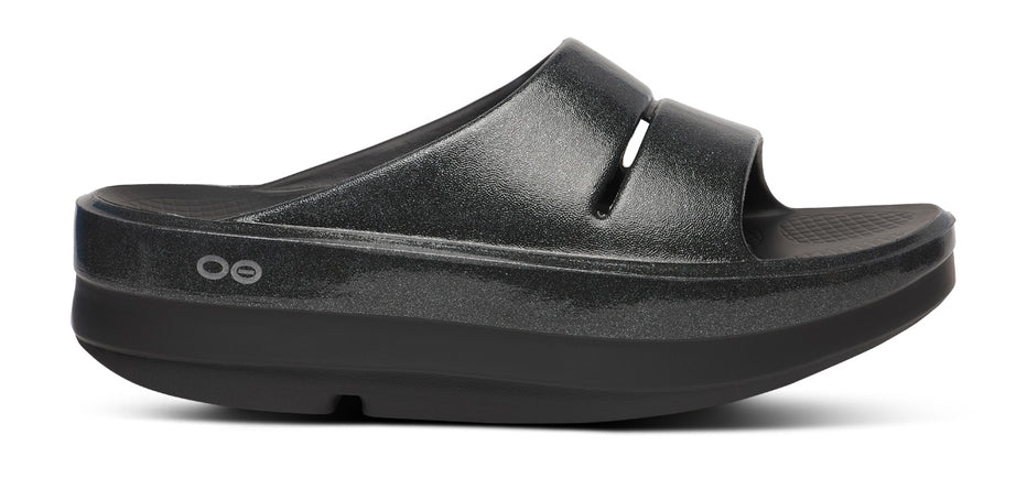 冬ギフト セ Stacked OOahh OOmega Women's Sandal OOFOS – Sparkle Black - 靴