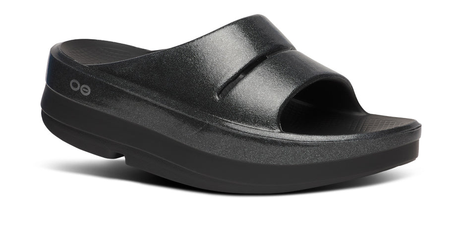 大特価 Women's OOFOS – Sparkle Black - Sandal Stacked OOahh OOmega 靴