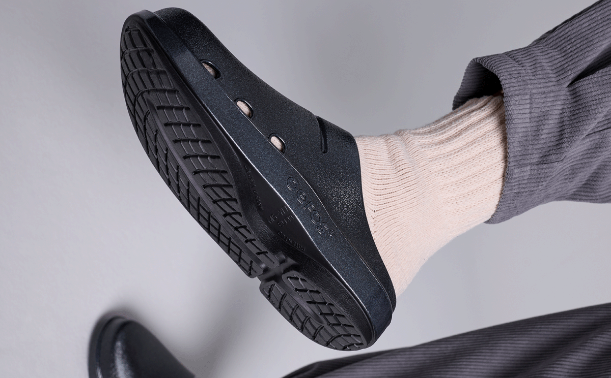 Women's OOcloog Luxe Clog - Black Sparkle – OOFOS Women's OOcloog Luxe Clog - Black Sparkle – OOFOS