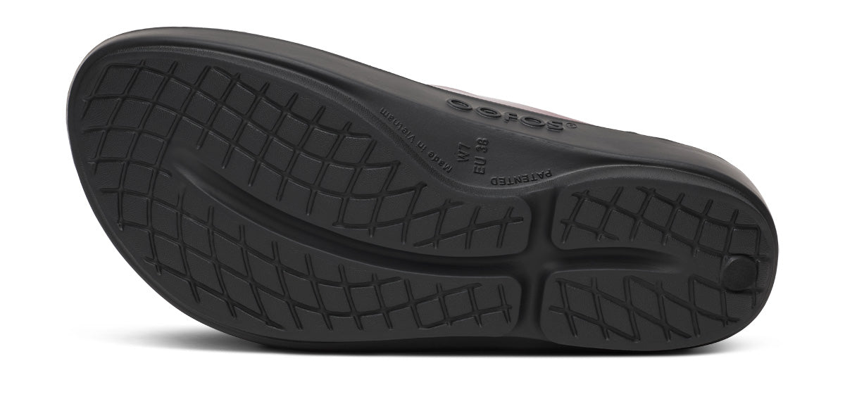Women's OOlala Luxe Sandal - Rosewood bottom view