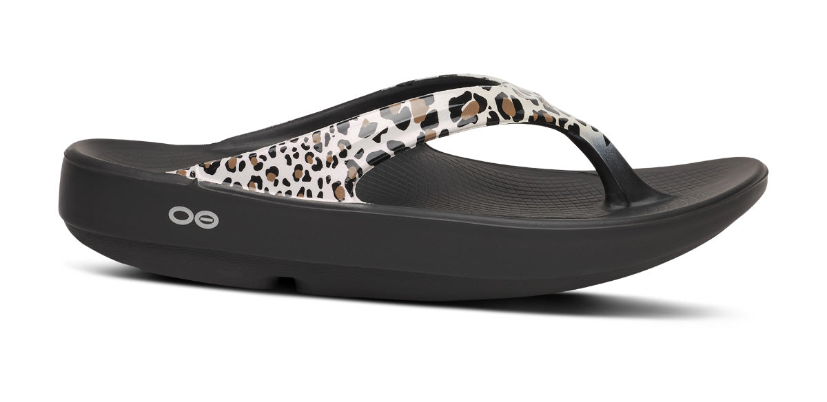 【新品未使用】OOFOS OOLALA LIMITED CHEETAH W7 Women's OOlala Limited Sandal - Leopard – OOFOS