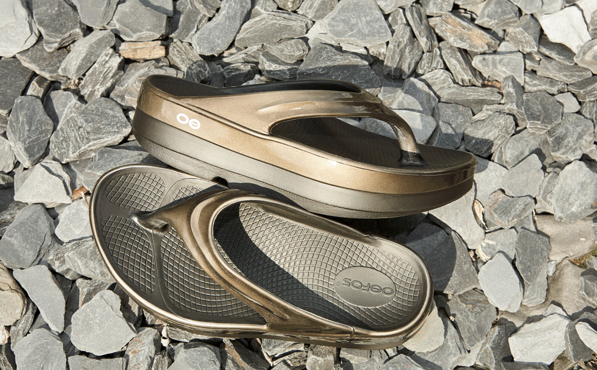 Women's OOmega OOlala Stacked Sandal - Titanium Mirror (SALE) – OOFOS