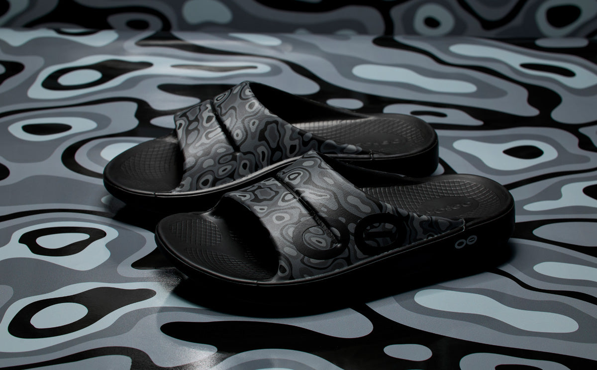 靴 OOFOS OOAHH SPORT - BLACK WATER CAMO Men's OOahh Sport Slide Sandal - Black Water Camo – OOFOS