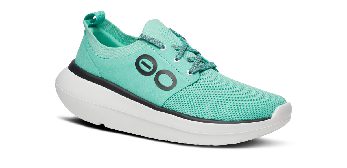 【OOFOS】WOMEN'S OOMY STRIDE SHOE リカバリー シューズ Women's OOmy Stride - White Black – OOFOS
