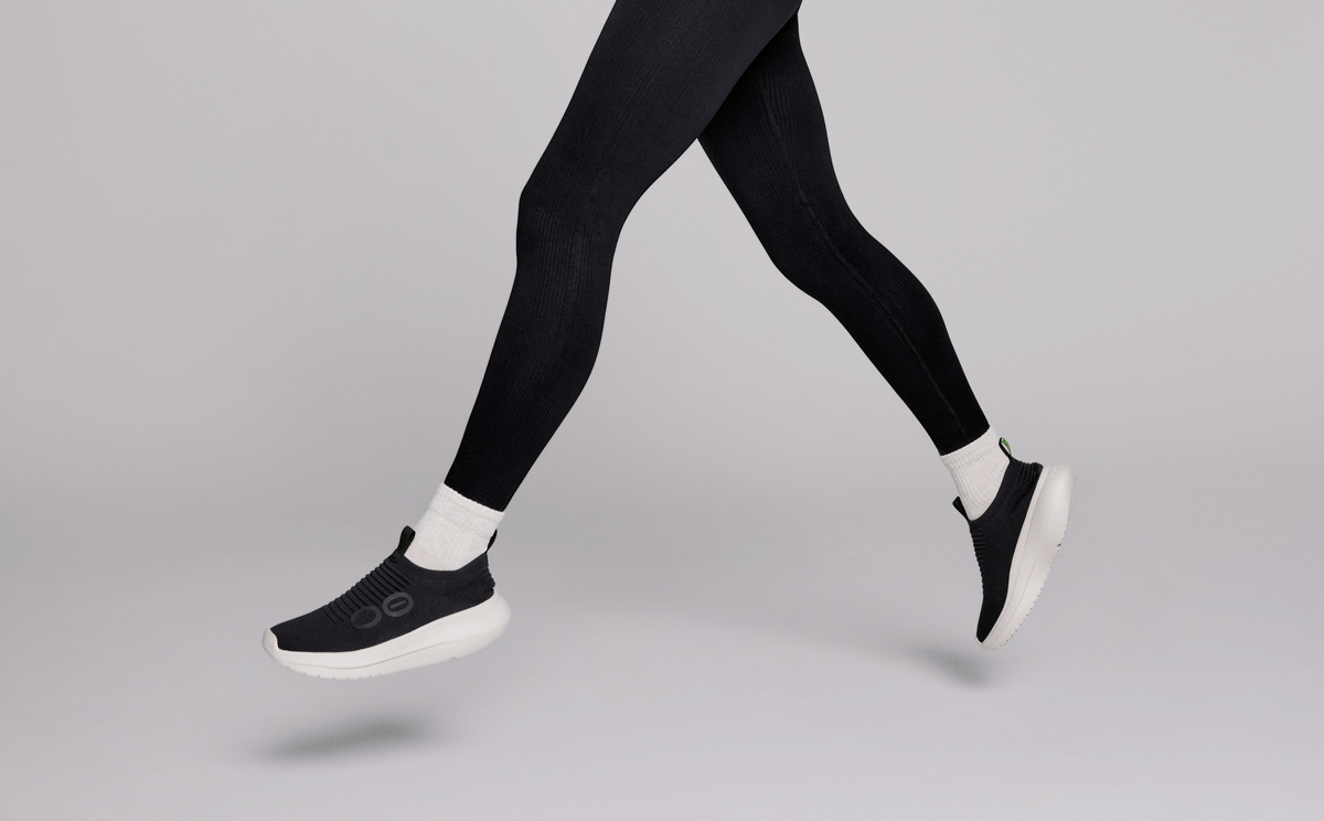 Women's OOmy Zen - Chalk Black – OOFOS Women's OOmy Zen - Chalk Black – OOFOS