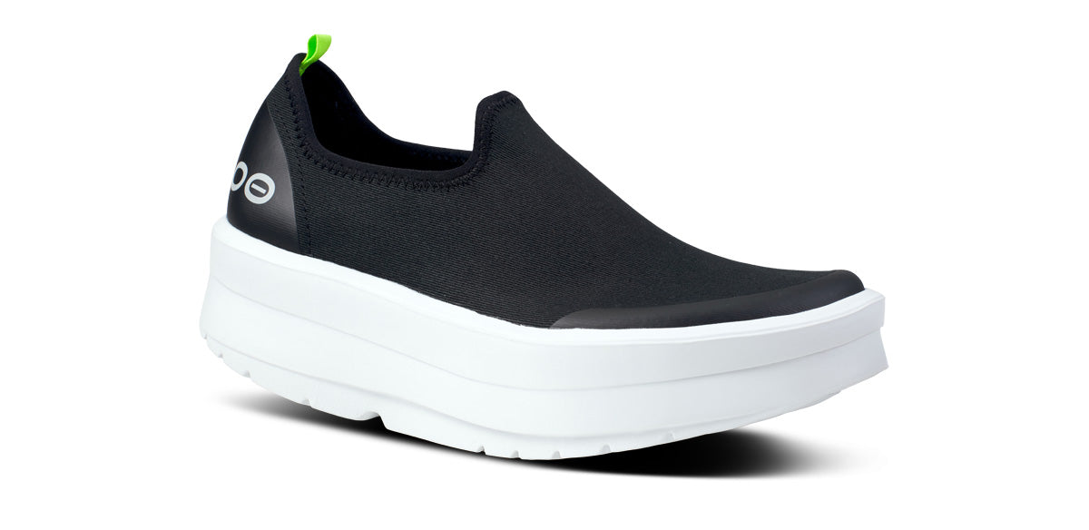 Women's OOmega eeZee Low Shoe - White Black – OOFOS