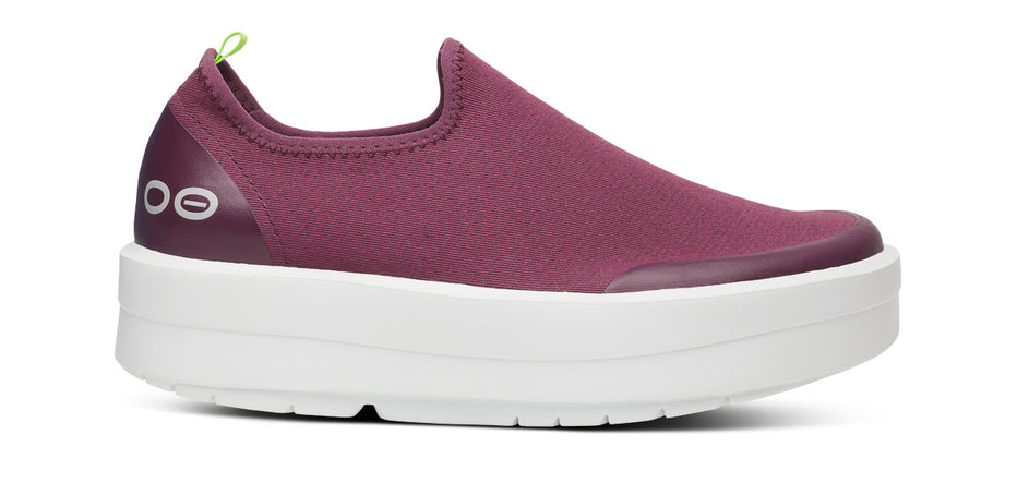 Women's OOmega eeZee Low Shoe - Mulberry