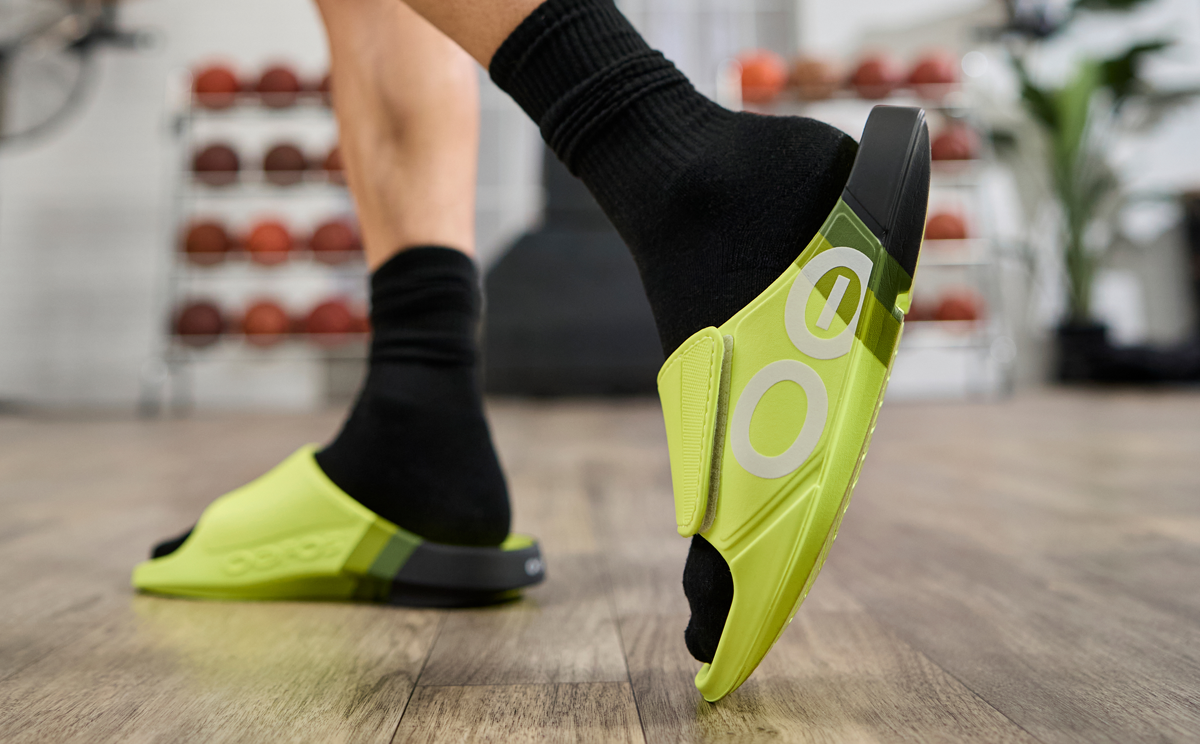 Men's OOahh Sport Flex Sandal - Electro Rally – OOFOS Men's OOahh Sport Flex Sandal - Electro Rally – OOFOS