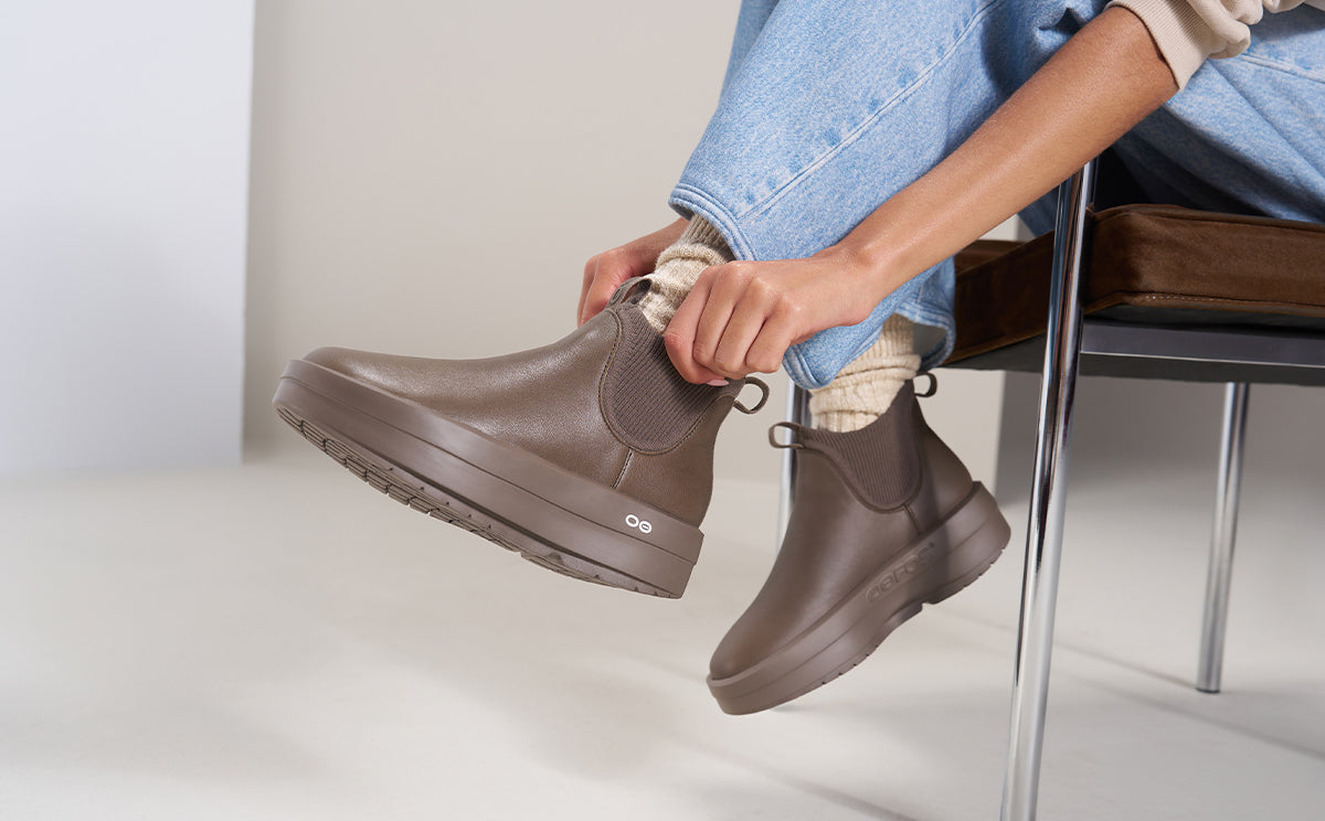 Women's OOmega Leather Londoner - Truffle – OOFOS