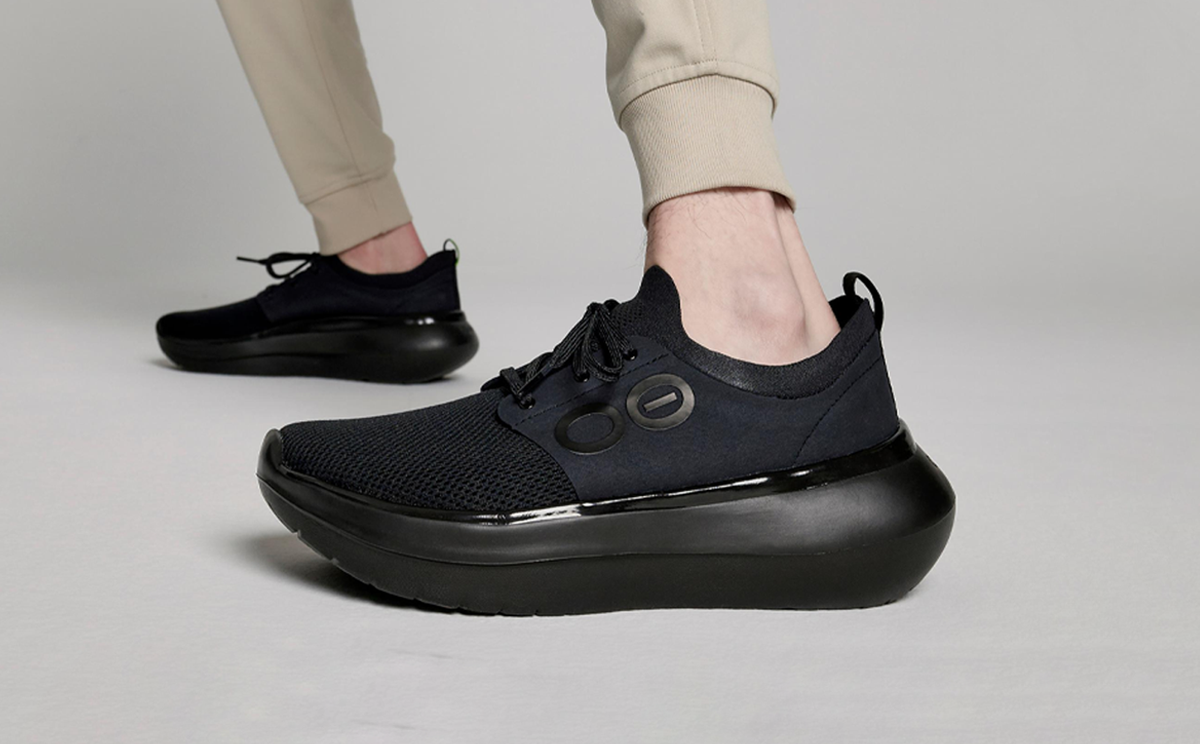 Men's OOmy Stride - Black close up of shoe on model in studio | lifestyle