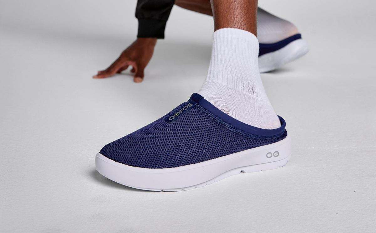 新品OOFOS OocOOzie Mule サンダル US 8 25センチ Women's OOcoozie Mule Shoe - Black (FINAL SALE) – OOFOS