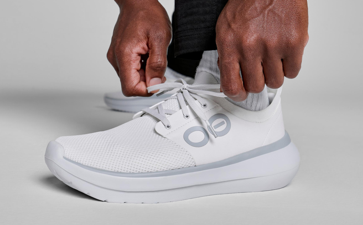Men's OOmy Stride - White – OOFOS