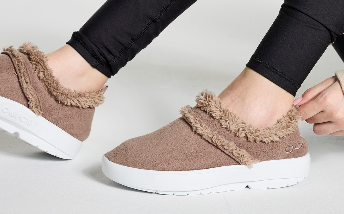 暖かく快適♪ ◆OOFOS◆ WOMEN'S OOCOOZIE LOW SHOE Women's OOcoozie Low Shoe - Slate – OOFOS
