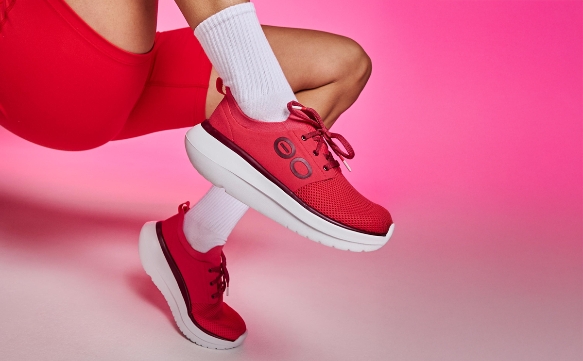 Women's OOmy Stride - Neon Berry model in studio with pink background | lifestyle