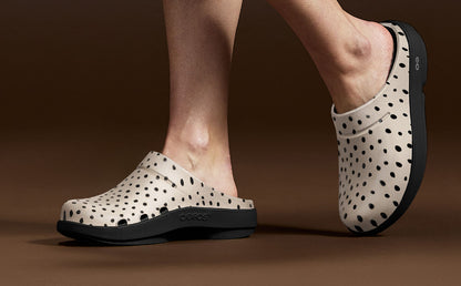Women's OOcloog Limited Edition Clog - Pebble