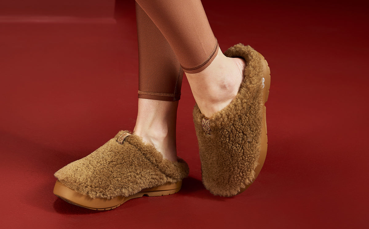 Women's OOcoozie Sherpa Mule - Café Spice – OOFOS