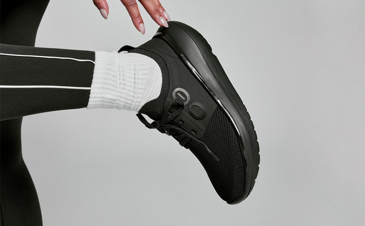 Women's OOmy Stride - Black close up of shoe on model in studio | lifestyle