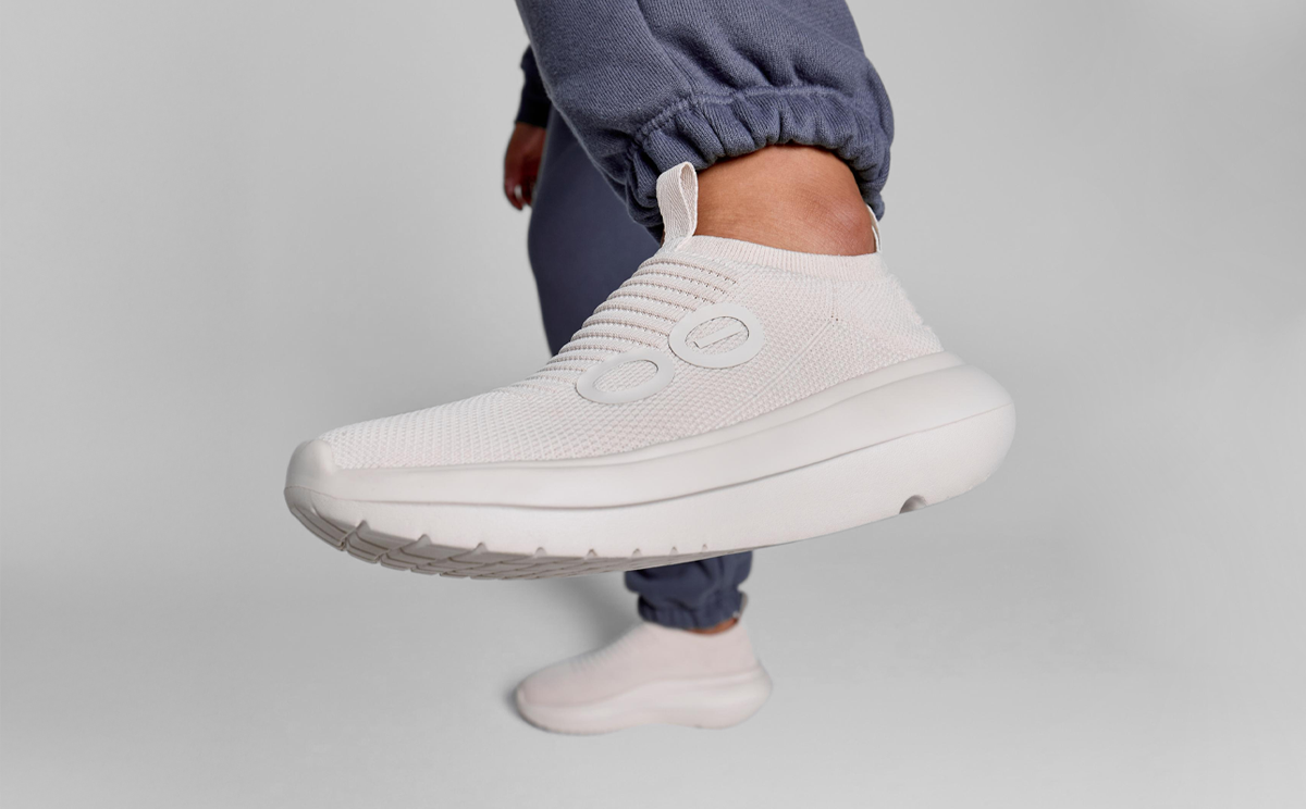 Women's OOmy Zen - Chalk side close up of shoe on model in studio | lifestyle
