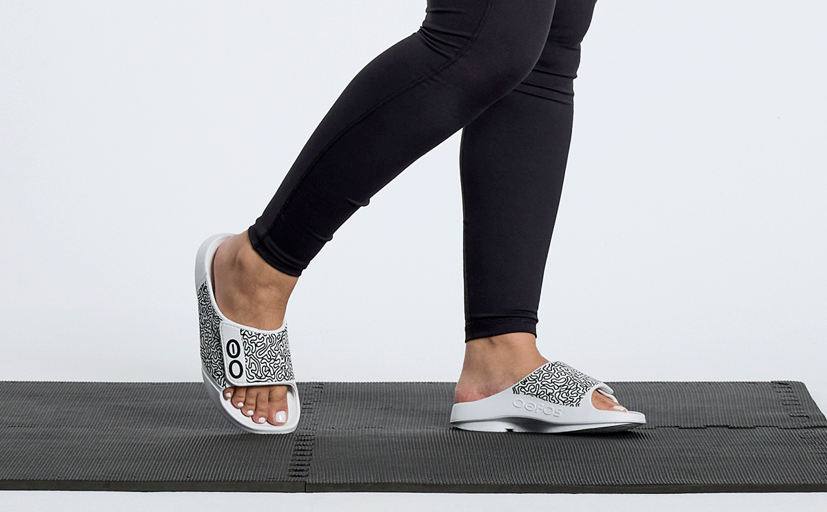 【OOFOS】 OOAHH SPORT FLEX WHITE LABYRINTH Women's OOahh Sport Flex Sandal - White Labyrinth (SALE) – OOFOS