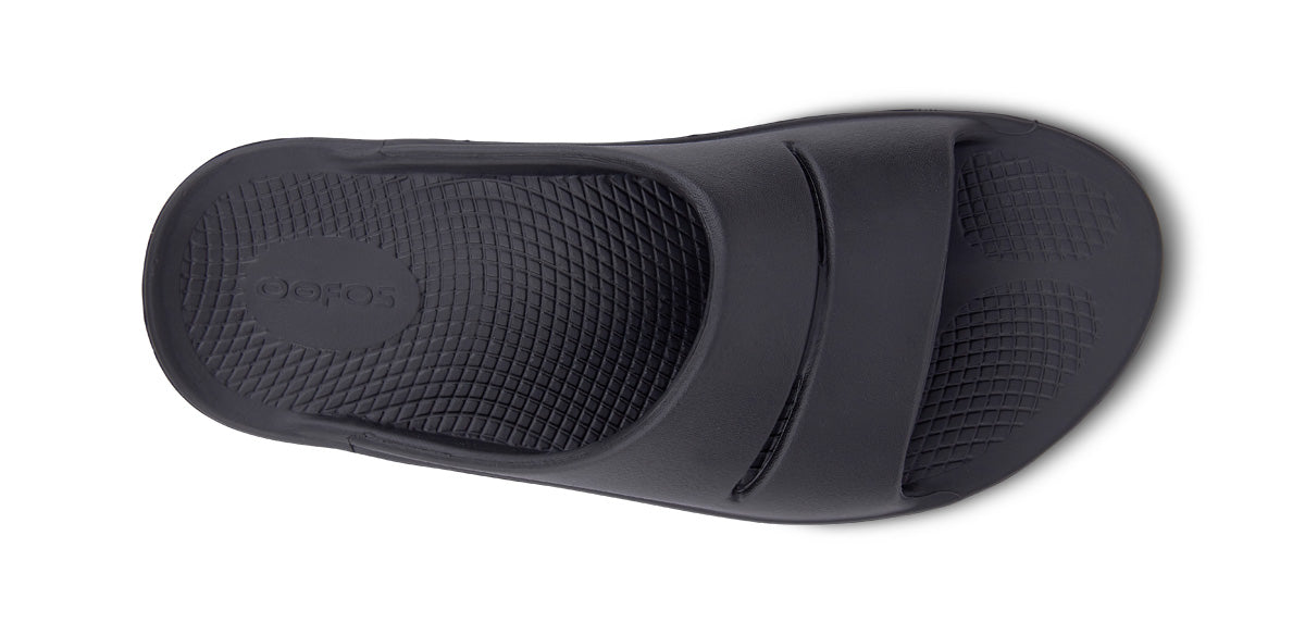 Men's OOahh Slide Sandal - Black - OOFOS top view 