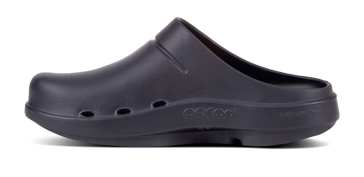 Men's OOcloog Clog - Black - OOFOS medial view