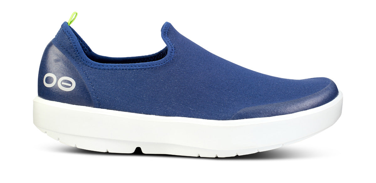 ◆OOFOS◆ 5082 OOMG EEZEE TAUPEWHITE M OOMG EEZEE TAUPEWHITE Women's OOmg eeZee Low Shoe - Navy – OOFOS