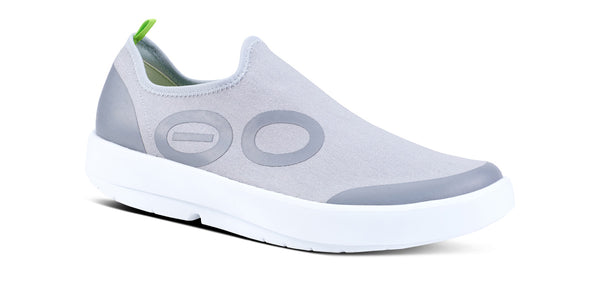 靴 OOFOS Men's OOmg eeZee Low Black Shoe – OOFOS