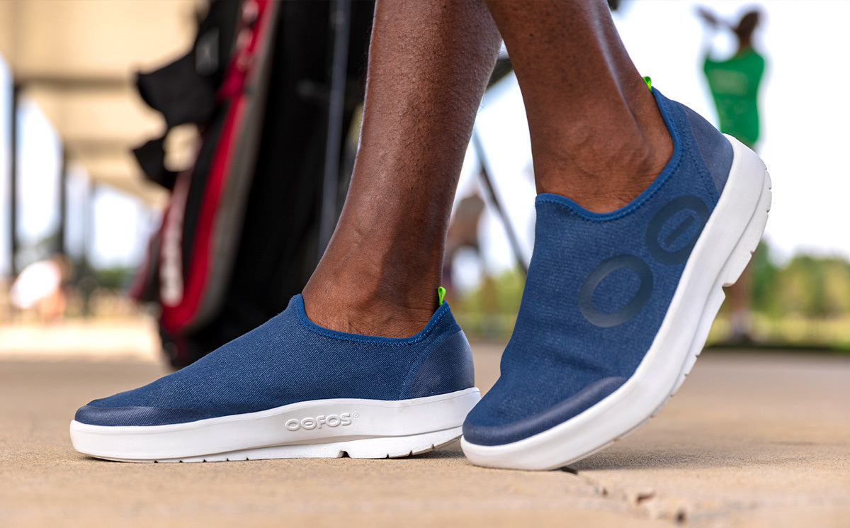Men's OOmg eeZee Low Shoe White Navy (FINAL SALE) – OOFOS