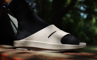 Men's OOahh Slide Sandal - Nomad lifestyle close up image of side of shoe | lifestyle